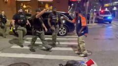 Los abusos no cesan en USA: un policía deja inconsciente a un hombre tras un puñetazo atroz