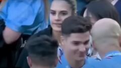 Julián Álvarez se acerca a Guardiola y la hija del DT hace esto: ¡es viral en todos lados!