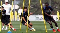 Mendy, junto a Hazard y Nacho, en un entrenamiento reciente del Madrid.