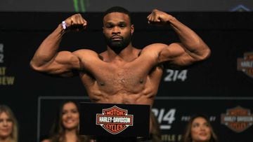 What is Tyron Woodley's boxing record?