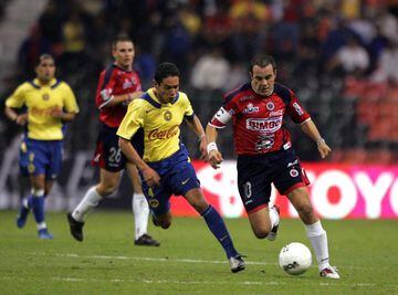 Cuauhtémoc debutó en 1996 con América, el equipo de sus amores. En el 2000 fichó por el Valladolid de España para después regresar a México nuevamente con las Águilas. En 2004, Blanco se fue al Veracruz y se topó con los azulcremas durante el Torneo Apertura en el Estadio Azteca con un empate a un gol como resultado final. 