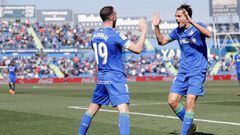 Borja Mayoral y Enes Ünal celebran el tercer gol del Getafe.
