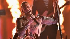 Adam Levine upsets everyone by taking off his shirt at halftime
