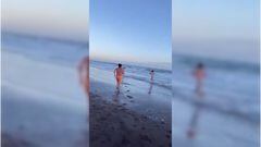 Chicos recrean en la playa gol de Argentina en Qatar 2022