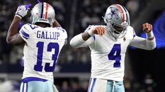 ARLINGTON, TEXAS - NOVEMBER 12: Dak Prescott #4 of the Dallas Cowboys celebrates a touchdown pass with Michael Gallup #13 of the Dallas Cowboys during the third quarter against the New York Giants at AT&T Stadium on November 12, 2023 in Arlington, Texas.   Sam Hodde/Getty Images/AFP (Photo by Sam Hodde / GETTY IMAGES NORTH AMERICA / Getty Images via AFP)