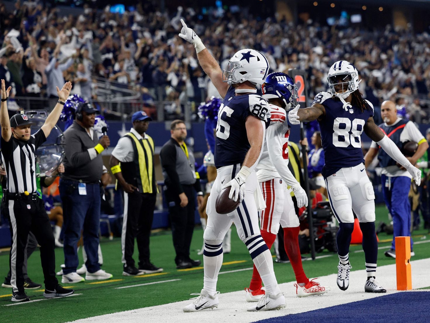New York Giants 13-28 Dallas Cowboys, The Cowboys hold firm against a  decent Giants effort, summary: score, stats, highlights