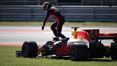 Daniel Ricciardo abandona con el Red Bull en Austin.