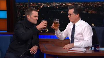 Tom Brady demostr&oacute; que puede beberse una cerveza en apenas un par de segundos.