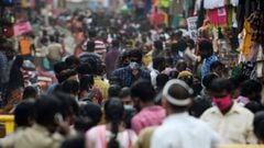 People wearing facemasks to prevent the spread of the Covid-19 coronavirus walk along a commercial street in Chennai October 14, 2020. - Indian health ministry data on October 11 showed a rise of almost 75,000 Covid-19 coronavirus cases, taking the total 
