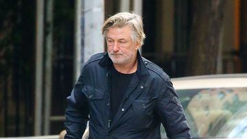 Alec Baldwin is spotted in New York City today where he&#039;s cleaning out the family car as he moves some of the floor mats into the back of the Escalade, and carries a baby seat to the vehicle. 29/11/2021