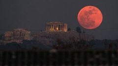 The first full moon of 2024 will be on display Thursday 25 January. Known as the Wolf Moon as it was more likely to hear wolves howling in the winter night.