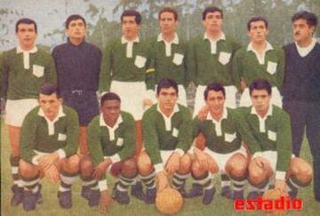 Formaci&oacute;n de Wanderers 1965. El&iacute;as Figueroa es el quinto arriba, de izquierda a derecha.