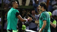 Nick Kyrgios y Roger Federer se saludan tras su partido en el Miami Open de 2017.