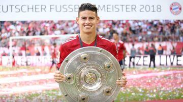 En dos años con Bayern Múnich, James Rodríguez ganó en total cinco títulos en todas las competiciones en Alemania: Dos ligas, dos Supercopas y una Copa.