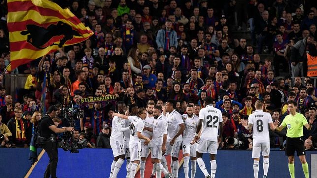 El Camp Nou, a coro por el arbitraje: “¡Así gana el Madrid!”