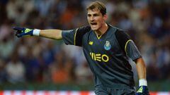 Casillas in action for FC Porto.