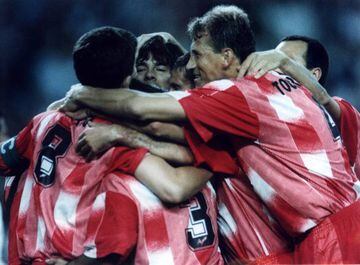 Varios jugadores del Compostela celebran un gol.