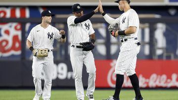 NEW YORK, NEW YORK - AUGUST 01: Aaron Judge #99 of the New York Yankees celebrates with teammates Aaron Hicks #31 (C) and Andrew Benintendi #18 (L) after defeating the Seattle Mariners the at Yankee Stadium on August 01, 2022 in New York City.   Jim McIsaac/Getty Images/AFP
== FOR NEWSPAPERS, INTERNET, TELCOS & TELEVISION USE ONLY ==