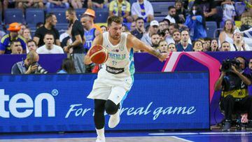 COLOGNE, GERMANY - SEPTEMBER 04: Luka Doncic of Slovenia in the offense during the FIBA EuroBasket 2022 group B match between Slovenia and Bosnia and Herzegovina at Lanxess Arena on September 4, 2022 in Cologne, Germany. (Photo by Jenny Musall/DeFodi Images via Getty Images)
