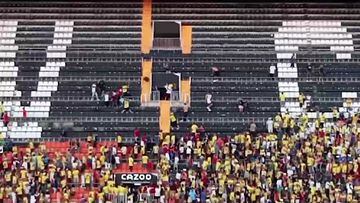 Imágenes que impactan: pelea en pleno partido entre aficionados de Colombia