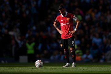 El jugador del United, Bruno Fernandes, tras uno de los goles del City. 