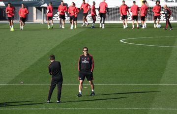 Julen Lopetegui junto con su ayudante  en el entrenamiento del Real Madrid.