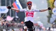 Netherlands&#039; Bauke Mollema Trek Segafredo rider gestures as he crosses the finish line to win the 113th edition of one-day Classic &quot;Il Lombardia&quot; (Tour of Lombardy) cycling race, on October 12, 2019, in Como, Northern Italy. (Photo by MARCO