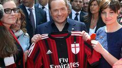 Berlusconi signs over AC Milan to Chinese investors
