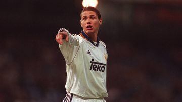 Recordado en el Real Madrid por su elegancia y efectividad en el medio campo. Redondo jugó con los blancos de 1994 a 2000, en su palmarés están dos ligas y una Supercopa de España, además de dos Champions League y una Copa Intercontinental. 