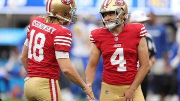 INGLEWOOD, CALIFORNIA - SEPTEMBER 17: Jake Moody #4 and Mitch Wishnowsky #18 of the San Francisco 49ers celebrate a field goal during the fourth quarter against the Los Angeles Rams at SoFi Stadium on September 17, 2023 in Inglewood, California.   Harry How/Getty Images/AFP (Photo by Harry How / GETTY IMAGES NORTH AMERICA / Getty Images via AFP)