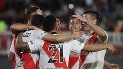 River Plate's forward Julian Alvarez (unseen) celebrates with teammates after scoring the team's second goal against Platense during their Argentine Professional Football League match at Monumental stadium in Buenos Aires, on May 8, 2022. (Photo by ALEJANDRO PAGNI / AFP)
