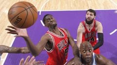 SACRAMENTO, CA - FEBRUARY 6: Bobby Portis #5 of the Chicago Bulls rebounds against Anthony Tolliver #43 of the Sacramento Kings on February 6, 2017 at Golden 1 Center in Sacramento, California. NOTE TO USER: User expressly acknowledges and agrees that, by