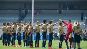 Los jugadores de Pumas entonan el himno universitario antes de cada partido que se desarrolle en el Ol&iacute;mpico Universitario.