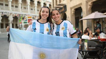 DOHA, QATAR - NOVEMBER 16: Argentina supporters hold the Argentine flag at the Souq Wagif ahead of the FIFA World Cup Qatar 2022 on November 16, 2022 in Doha, Qatar. (Photo by Claudio Villa/Getty Images)