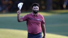 Augusta (United States), 09/04/2023.- Jon Rahm of Spain acknowledges the crowd on the eighteenth hole of the final round of the Masters Tournament at the Augusta National Golf Club in Augusta, Georgia, USA, 09 April 2023. (España, Estados Unidos) EFE/EPA/ERIK S. LESSER
