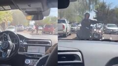 Un policia intenta detener un auto con el modo de conducción autónomo