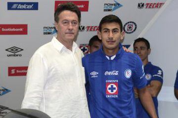 Fue presentado junto con otros dos mexicoamericanos para el Clausura 2014. Nunca pudo debutar con el primer equipo. Actualmente juega en Los Ángeles Galaxy, su club antes de llegar a Cruz Azul.