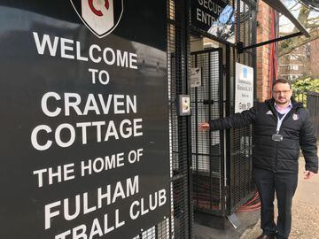 Desde 1896 ha sido la casa del Fulham, un escenario que conserva la estructura típica de un estadio inglés.