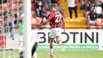 Daniel Maldini celebra su gol ante el Spezia.