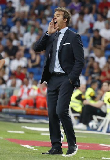 Lopetegui shouts instructions from the touchline.