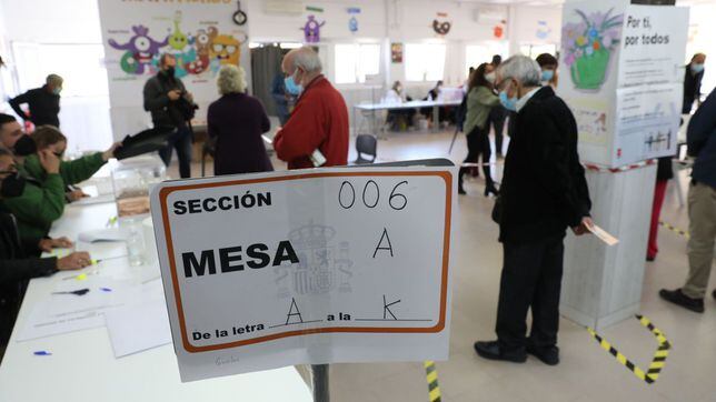 ¿Cuántos votos vale un escaño electoral en Andalucía y cuántos se necesitan para ganarlo?