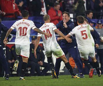 Guido Pizarro of Sevilla FC celebrates his last gasp equaliser with Head Coach Eduardo Berizzo during the UEFA Champions League group E match against Liverpool.