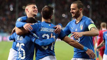 Italia marca seis goles por primera vez desde 1993