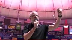 Alberto Plaza sorprende: ¡cantó el himno de Estados Unidos en un partido de béisbol!
