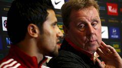 Jordan coach Harry Redknapp speaks with team Captain Hamza Al-Dardour during a media conference ahead of their World Cup 2018 Qualifier against Australia