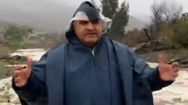 Alcalde de Punitaqui hace una transmisión en vivo bajo la lluvia y es alcanzado por un aluvión 