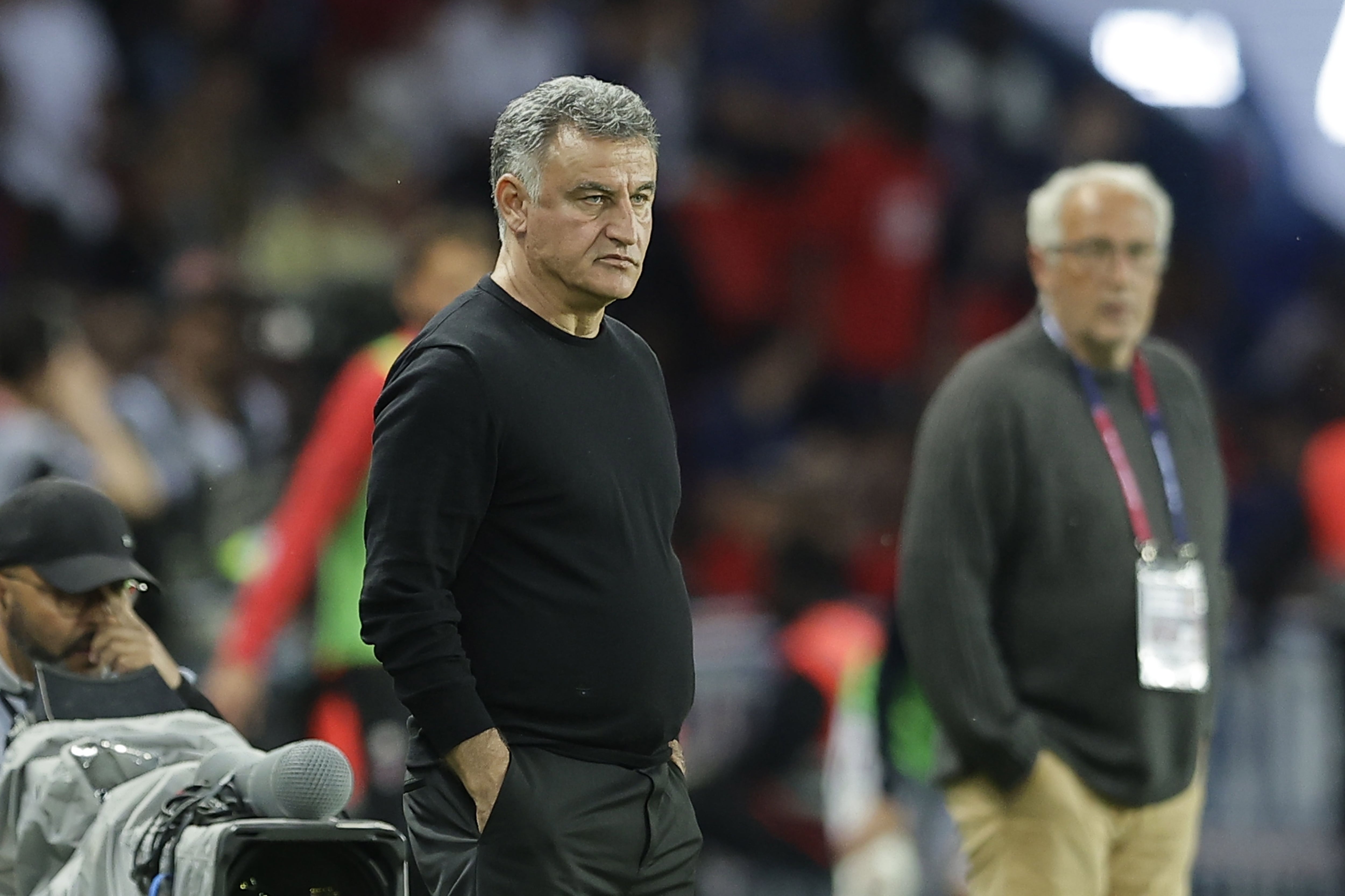 Paris (France), 15/04/2023.- Paris Saint Germain head coach Christophe Galtier reacts during the French Ligue 1 soccer match between Paris Saint Germain and Clermont Foot 63 in Paris, France, 03 June 2023. (Francia) EFE/EPA/CHRISTOPHE PETIT TESSON
