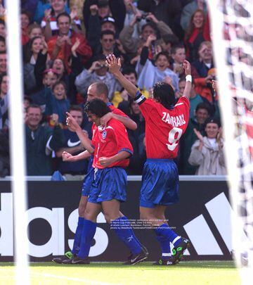 Masahide Tomikoshi subió en sus redes unas postales del plantel durante el Mundial de Francia hace 20 años. Salas, Zamorano y el 'Murci' son algunos de los protagonistas.