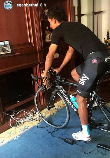 Egan Bernal hace rodillo sobre la bicicleta en la fase de recuperación tras su dura caída en la Volta a Catalunya.
