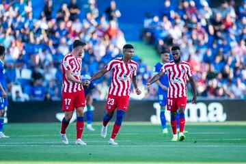 Alegría de los jugadores del Atlético por el gol de Morata